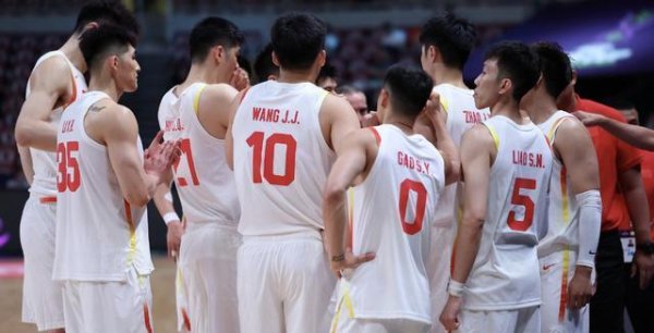 尚红网 周琦解说男篮惹争议，网友质疑他负能量大，认为大魔王说话太丧气